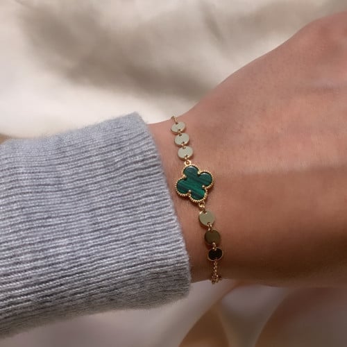 أسورة أنيقة باللون الذهبي (B602 ) .