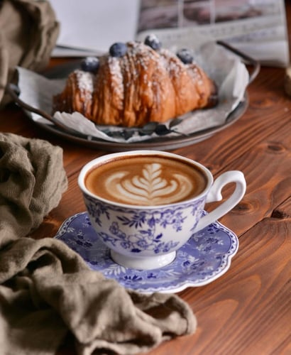 جدارية وارضية خشبية بالخشب السويدي