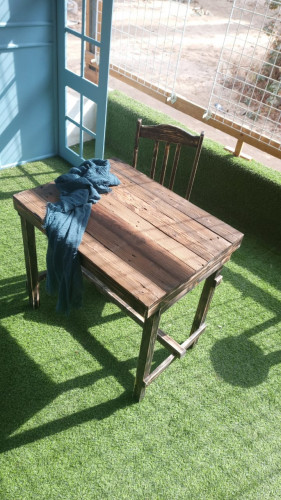 طاولة بالخشب القديم مقاس 60 في 80 وارتفاع 70