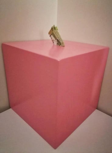 حصالة للأموال من الخشب بالامكان توفيرها بألوان مخت...