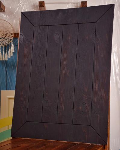 ارضية وجدارية خشب وجهان الاول اسود والثاني ابيض با...