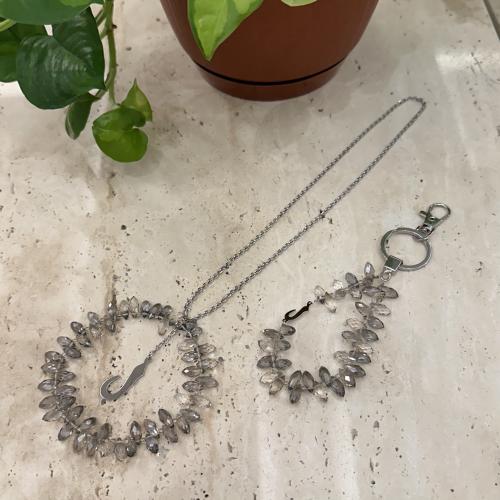 تعليقة سيارة كرستال مع حرف كبير مطلي ذهب