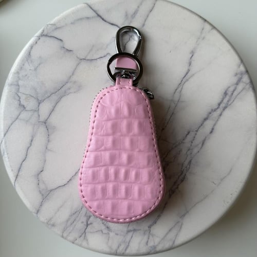 تعليقه سياره مع ( برج + حرف ) مطلي ذهب