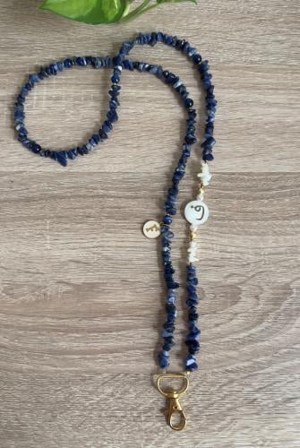 تعليقه بطاقه حجر ازرق