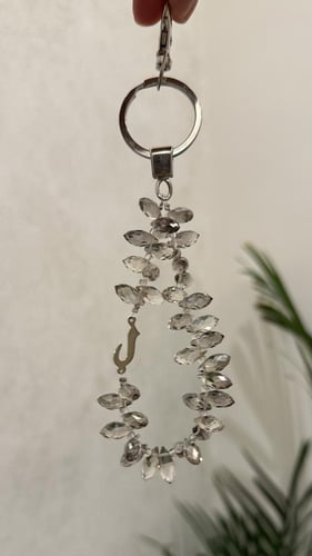 تعليقة سيارة كرستال مع حرف كبير مطلي ذهب