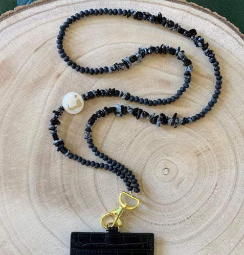 تعليقه بطاقه حجر اسود وخرز مطفي