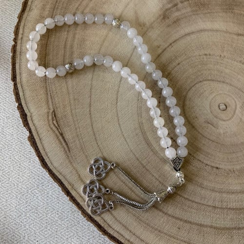 سبحة مصنوعه من خرز طبيعي