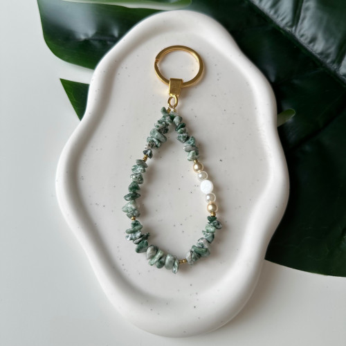 ميدالية مفتاح حجر اخضر