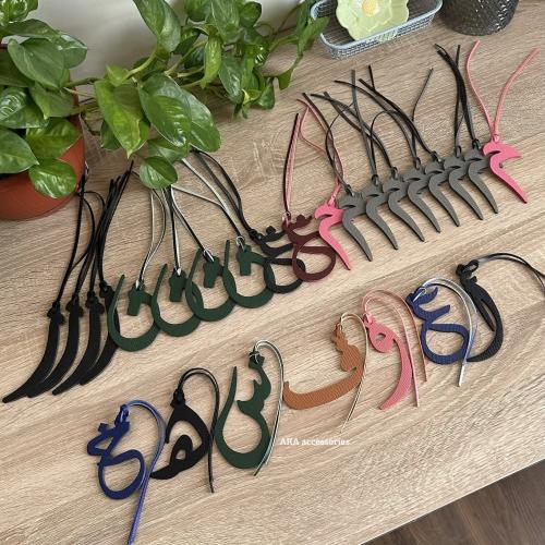 توزيعات العيد تعليقة حروف جلد