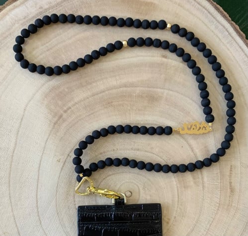 تعليقه بطاقه خرز اسود مطفي