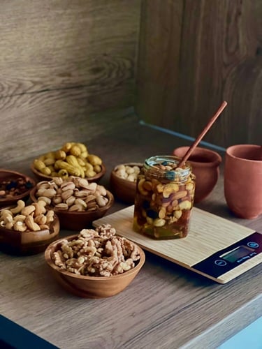 عسل المكسرات للتسمين