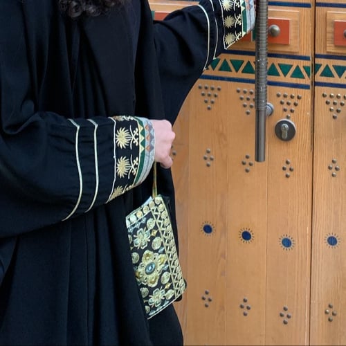 محفظة تراثية تطريز يدوي