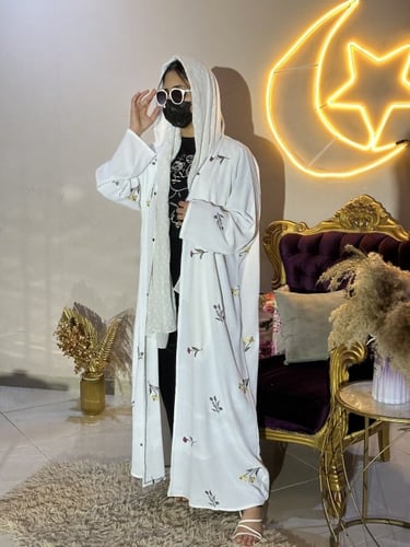 بكج لوراس عرض عبايتين ٩٩ريال