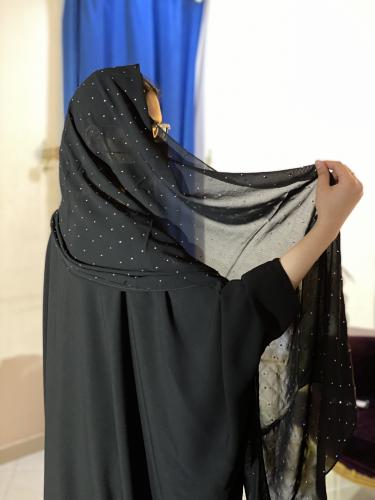 طرحه فصوص قماش الطرحه ستان مطرز بفصوص ملون لمعه