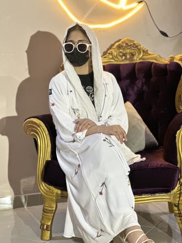 بكج لوراس عرض عبايتين ٩٩ريال