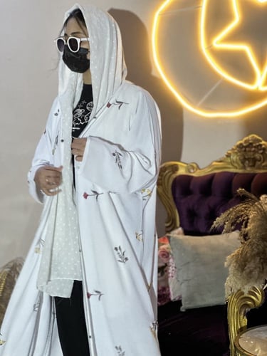 بكج لوراس عرض عبايتين ٩٩ريال