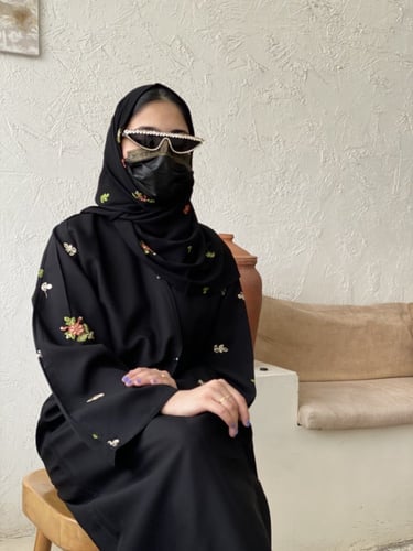 بكج لوراس عرض عبايتين ٩٩ريال