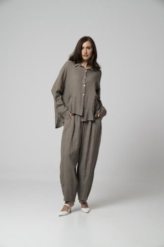 طقم نسائي بلون بني فاتح - قميص بأزرار مع بنطلون وا...