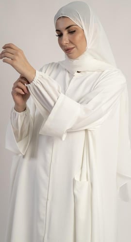 عبايه مع فستان من الكريب لون اوف وايت