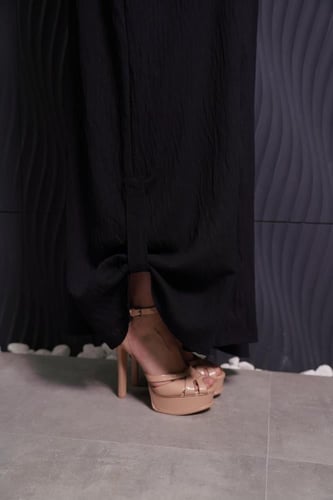 عباية عملية لون أسود- عباية سفر و حج بجيوب وسحاب ع...