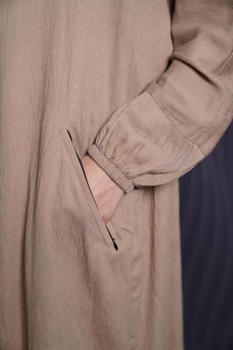 عباية عملية لون بيج فاتح- عباية سفر و حج بجيوب وسح...