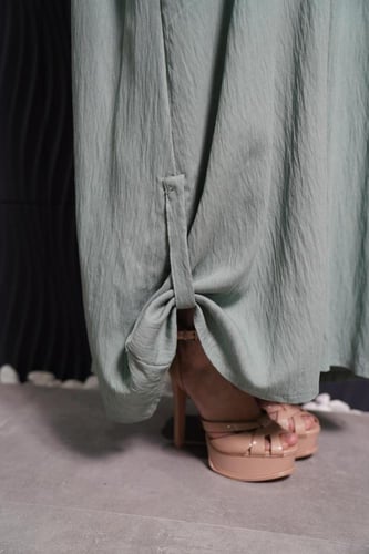 عباية عملية لون تيفاني - عباية سفر وحج بجيوب وسحاب...