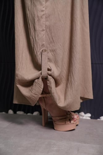 عباية عملية لون بيج فاتح- عباية سفر و حج بجيوب وسح...