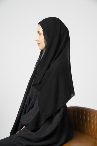 طرحة اسود مع بندانه ثابته