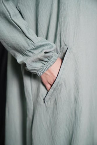 عباية عملية لون تيفاني - عباية سفر وحج بجيوب وسحاب...