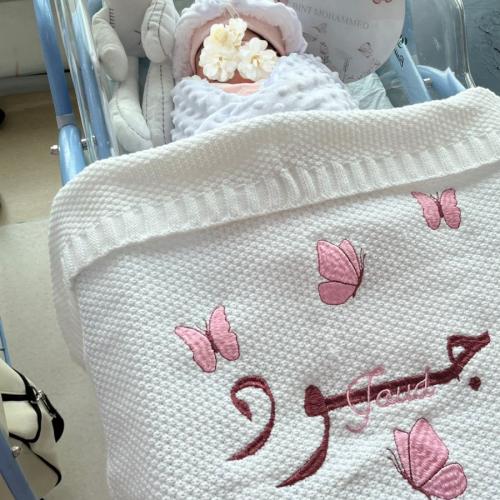 Embroidery baby blanket (white color) without ruffle edges