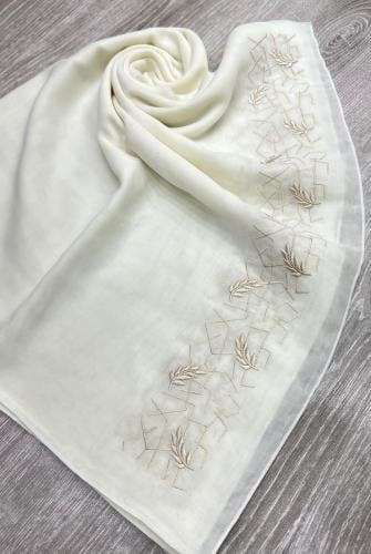 طرحة بتطريز ذهبي ٢