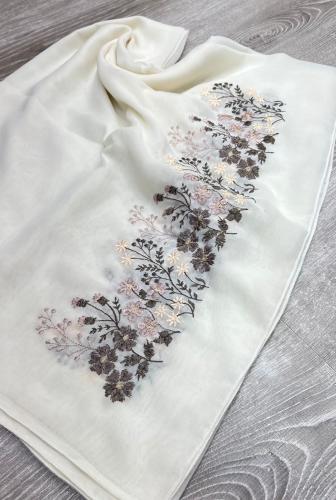 طرحة بتطريز ورود ملونة