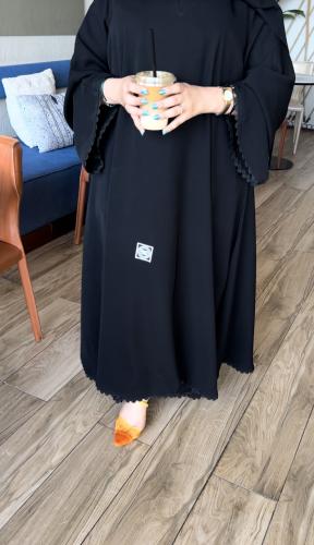 عبايه كلفه مع الاكمام والاسفل بقماش انترنت كويتي