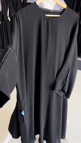 عبايه جاينيز بجلد اسود