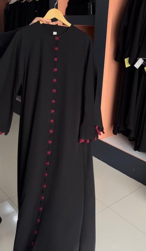 عبايه بكلفه عنابي + طرحه مجانآ