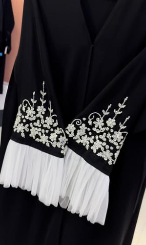 عبايه شك ابيض