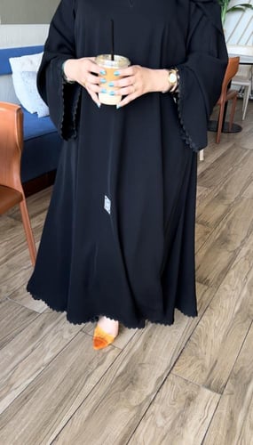 عبايه كلفه مع الاكمام والاسفل بقماش انترنت كويتي