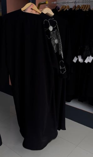 عبايه مناسبات بشك ابيض