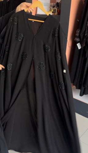 عبايه قصتها قطريه + طرحه مجانآ