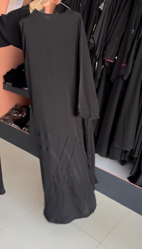 عبايه نوادر + طرحه مجانآ