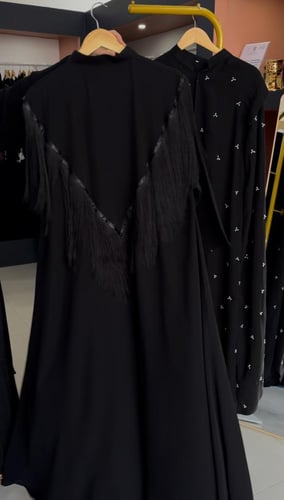 عبايه بهدب من الامام والخلف