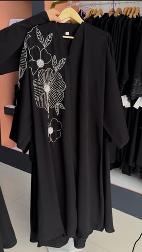 عبايه مناسبات بشك ابيض