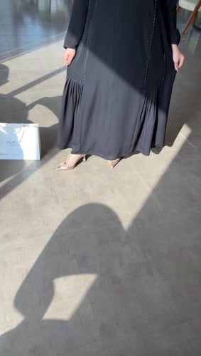 عبايه بجيوب وكسرات