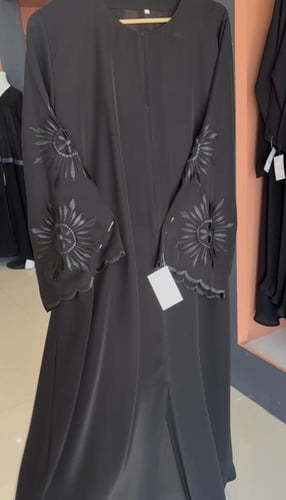 تطريز اسود مع الاكمام