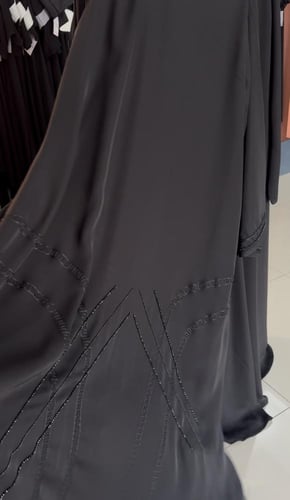 عبايه نوادر + طرحه مجانآ