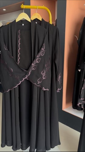 تربل كلوش تطريز بنفسجي غامق مع الطرحه