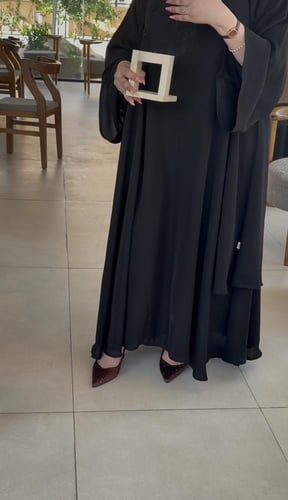 عبايه بكسرات وطبقه + طرحه مجانآ