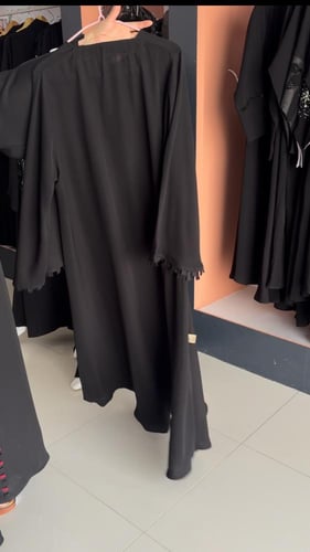 عبايه بكلفه اسود + طرحه مجانآ