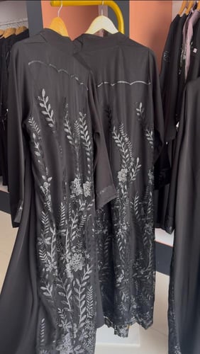 عبايه الهبه شيفون كريستال اسود من الخلف