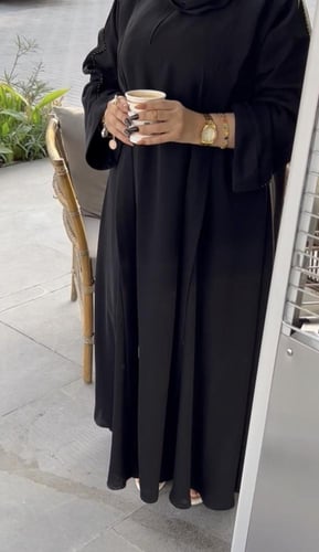 عبايه مقلمه مع الاكتاف كلوش